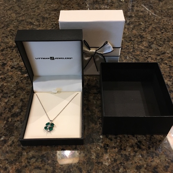 Jewelry - Emerald & Sapphire shamrock pendant necklace